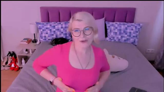 Image 8 of sabrinamacmarren Stream on Chaturbate on 16 days ago