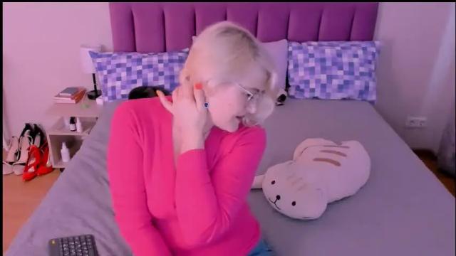 Image 11 of sabrinamacmarren Stream on Chaturbate on 11 days ago