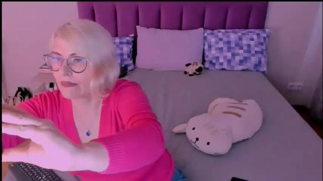 Image 12 of sabrinamacmarren Stream on Chaturbate on 11 days ago