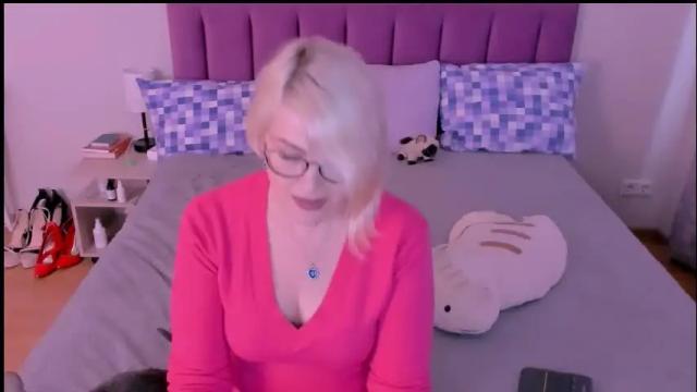 Image 4 of sabrinamacmarren Stream on Chaturbate on 11 days ago