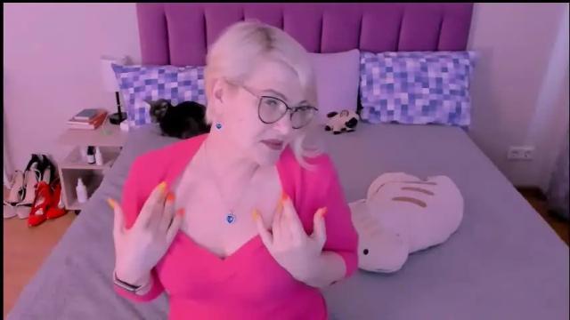 Image 6 of sabrinamacmarren Stream on Chaturbate on 11 days ago