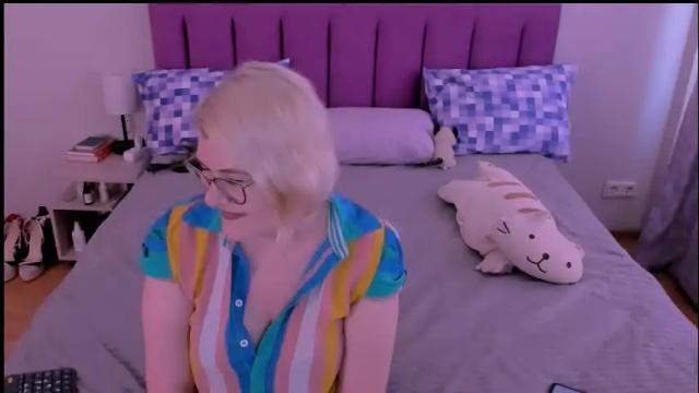 Image 8 of sabrinamacmarren Stream on Chaturbate on 8 days ago