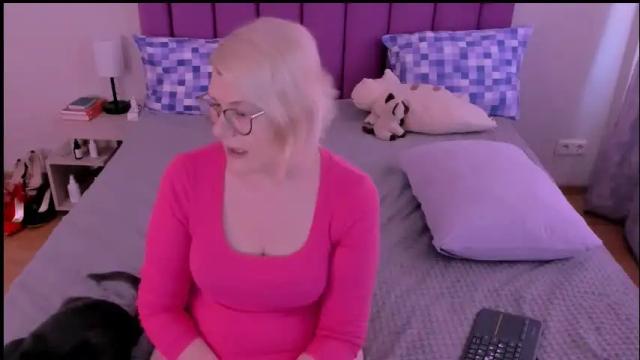 Image 4 of sabrinamacmarren Stream on Chaturbate on 7 days ago