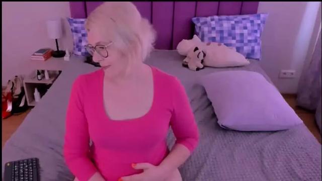 Image 7 of sabrinamacmarren Stream on Chaturbate on 7 days ago