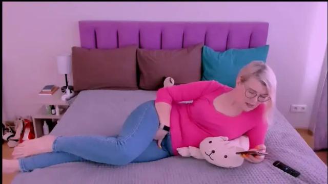 Image 11 of sabrinamacmarren Stream on Chaturbate on 1 month ago