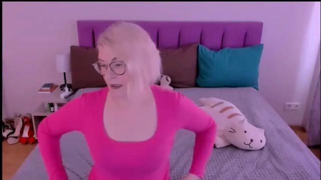 Image 12 of sabrinamacmarren Stream on Chaturbate on 1 month ago