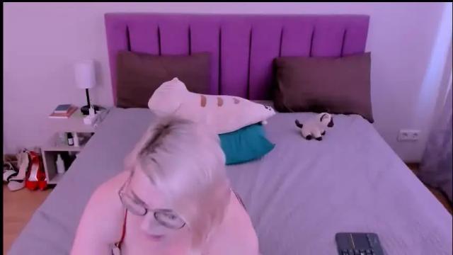 Image 7 of sabrinamacmarren Stream on Chaturbate on 1 month ago
