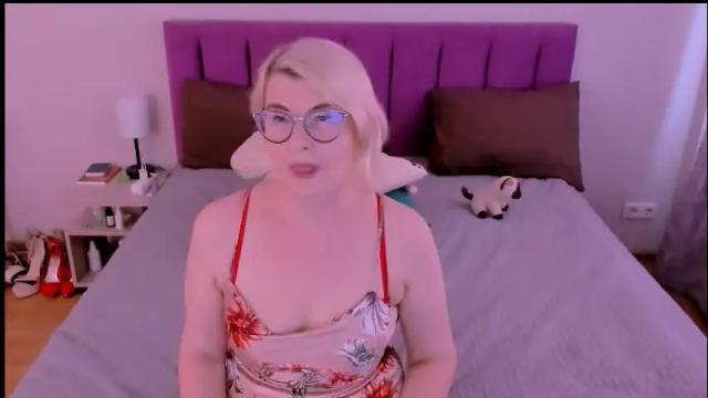 Image 8 of sabrinamacmarren Stream on Chaturbate on 1 month ago