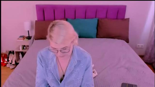 Image 3 of sabrinamacmarren Stream on Chaturbate on 1 month ago