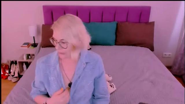 Image 6 of sabrinamacmarren Stream on Chaturbate on 1 month ago