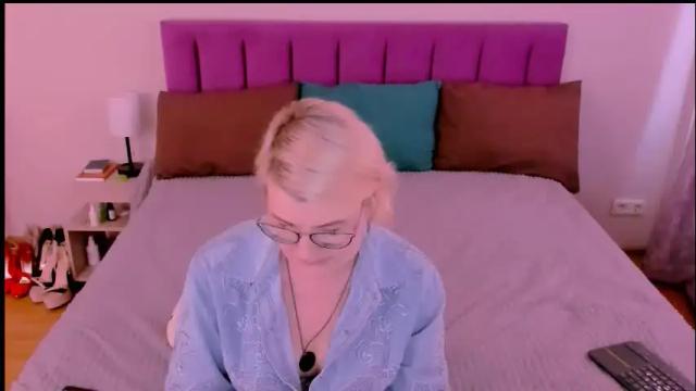 Image 7 of sabrinamacmarren Stream on Chaturbate on 1 month ago