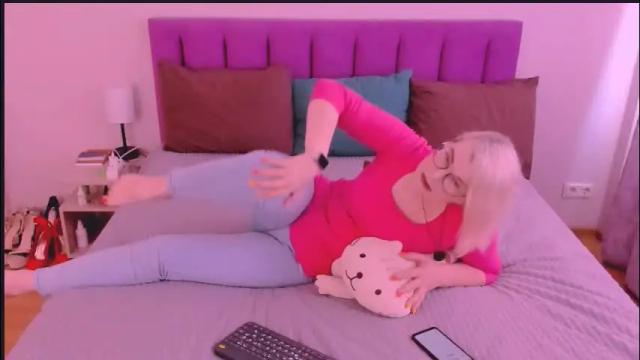 Image 7 of sabrinamacmarren Stream on Chaturbate on 1 month ago