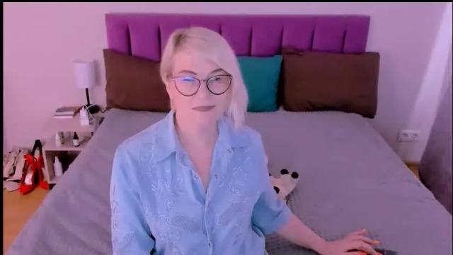 Image 10 of sabrinamacmarren Stream on Chaturbate on 1 month ago