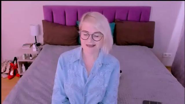 Image 11 of sabrinamacmarren Stream on Chaturbate on 1 month ago