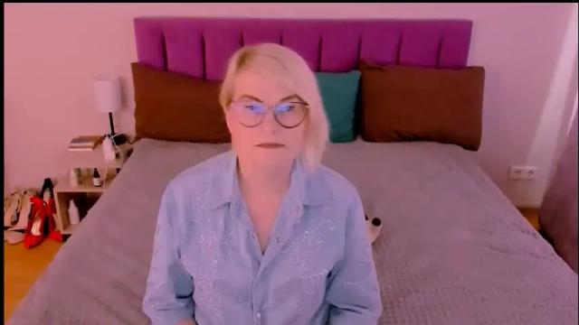 Image 6 of sabrinamacmarren Stream on Chaturbate on 1 month ago