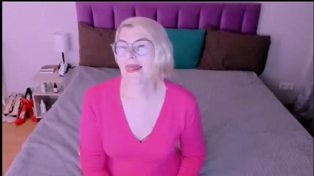 Image 11 of sabrinamacmarren Stream on Chaturbate on 1 month ago