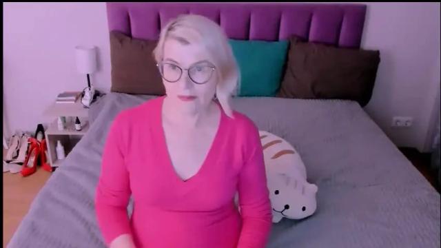 Image 8 of sabrinamacmarren Stream on Chaturbate on 1 month ago