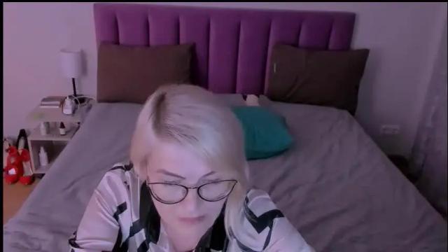 Image 4 of sabrinamacmarren Stream on Chaturbate on 1 month ago