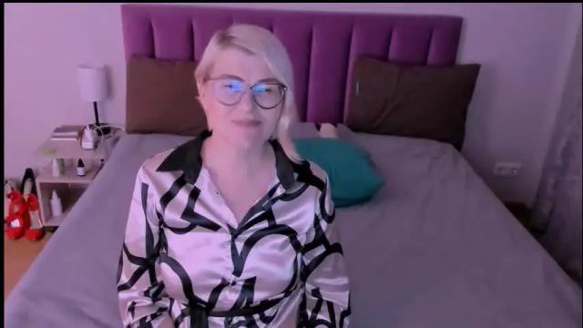 Image 7 of sabrinamacmarren Stream on Chaturbate on 1 month ago