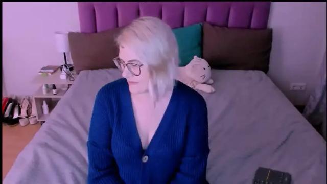 Image 11 of sabrinamacmarren Stream on Chaturbate on 1 month ago