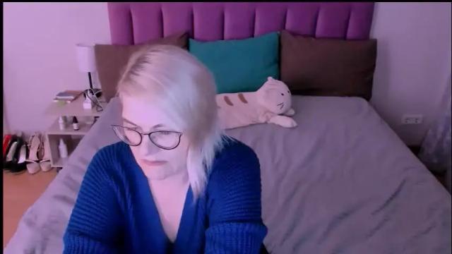 Image 2 of sabrinamacmarren Stream on Chaturbate on 1 month ago