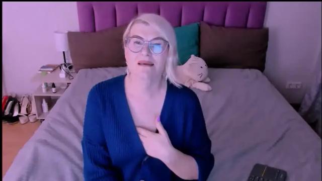 Image 6 of sabrinamacmarren Stream on Chaturbate on 1 month ago