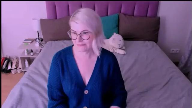 Image 8 of sabrinamacmarren Stream on Chaturbate on 1 month ago
