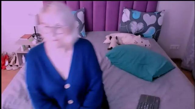 Image 10 of sabrinamacmarren Stream on Chaturbate on 22 days ago