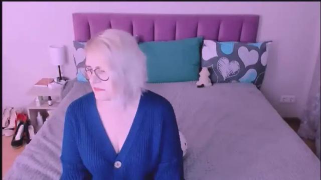 Image 2 of sabrinamacmarren Stream on Chaturbate on 18 days ago