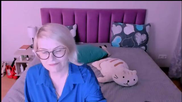 Image 10 of sabrinamacmarren Stream on Chaturbate on 13 days ago