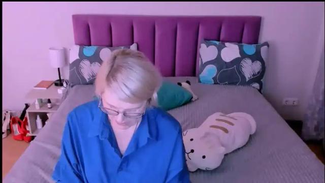 Image 2 of sabrinamacmarren Stream on Chaturbate on 13 days ago