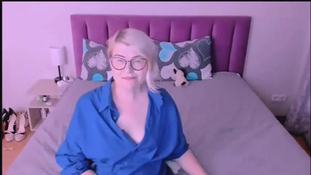 Image 11 of sabrinamacmarren Stream on Chaturbate on 7 days ago