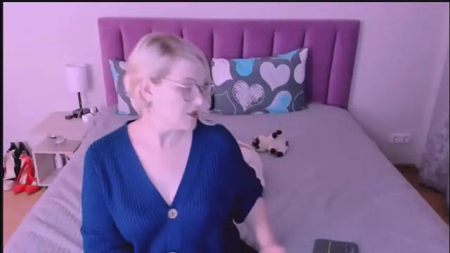 Image 12 of sabrinamacmarren Stream on Chaturbate on 4 days ago