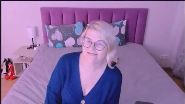 Image 7 of sabrinamacmarren Stream on Chaturbate on 4 days ago