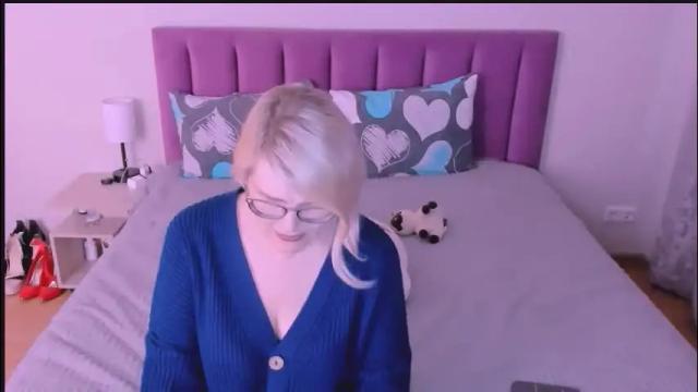 Image 8 of sabrinamacmarren Stream on Chaturbate on 4 days ago