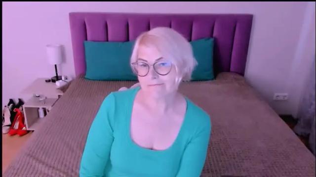 Image 4 of sabrinamacmarren Stream on Chaturbate on 1 day ago