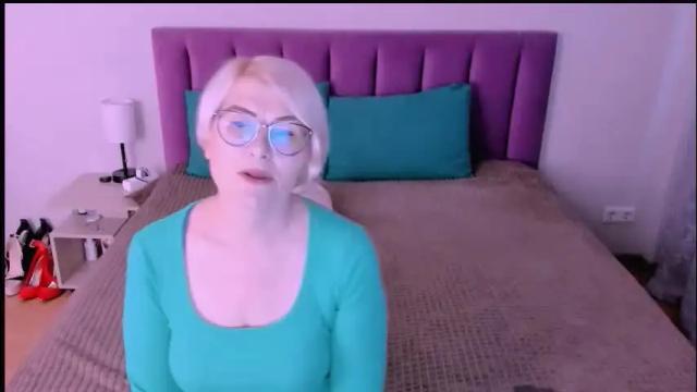 Image 6 of sabrinamacmarren Stream on Chaturbate on 1 day ago