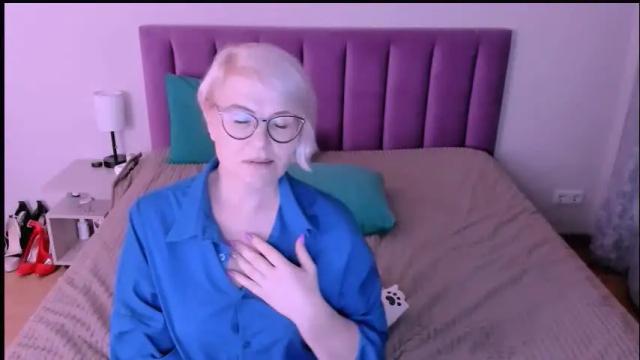 Image 4 of sabrinamacmarren Stream on Chaturbate on 1 month ago