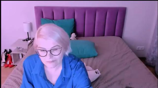 Image 6 of sabrinamacmarren Stream on Chaturbate on 1 month ago