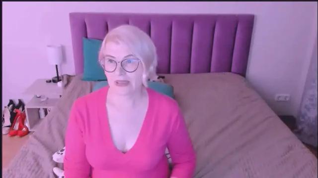 Image 12 of sabrinamacmarren Stream on Chaturbate on 1 month ago