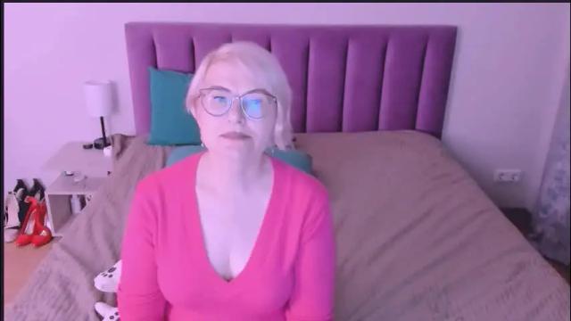 Image 7 of sabrinamacmarren Stream on Chaturbate on 1 month ago