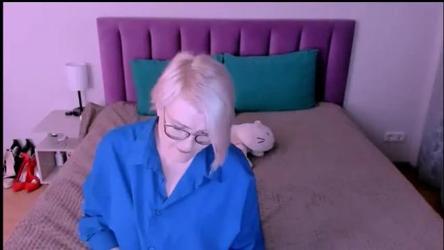 Image 8 of sabrinamacmarren Stream on Chaturbate on 1 month ago