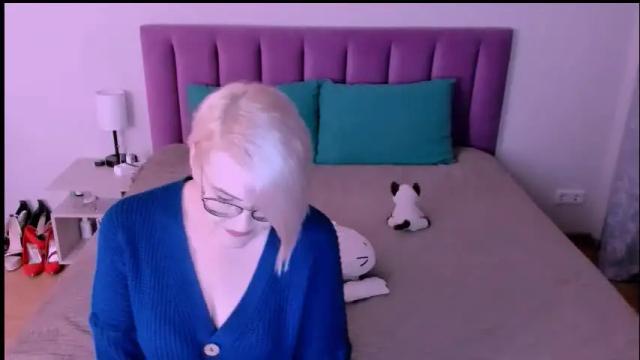 Image 3 of sabrinamacmarren Stream on Chaturbate on 1 month ago