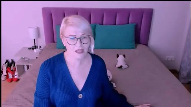 Image 4 of sabrinamacmarren Stream on Chaturbate on 1 month ago