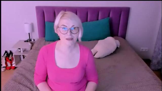 Image 11 of sabrinamacmarren Stream on Chaturbate on 1 month ago