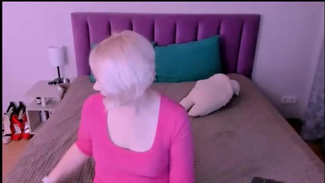 Image 6 of sabrinamacmarren Stream on Chaturbate on 1 month ago