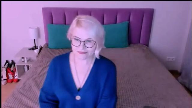 Image 4 of sabrinamacmarren Stream on Chaturbate on 1 month ago