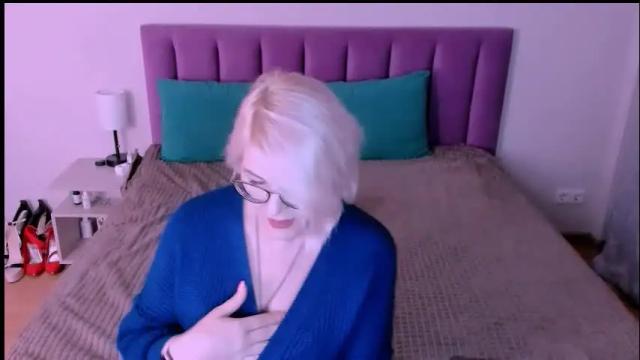 Image 6 of sabrinamacmarren Stream on Chaturbate on 1 month ago