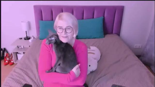 Image 6 of sabrinamacmarren Stream on Chaturbate on 1 month ago