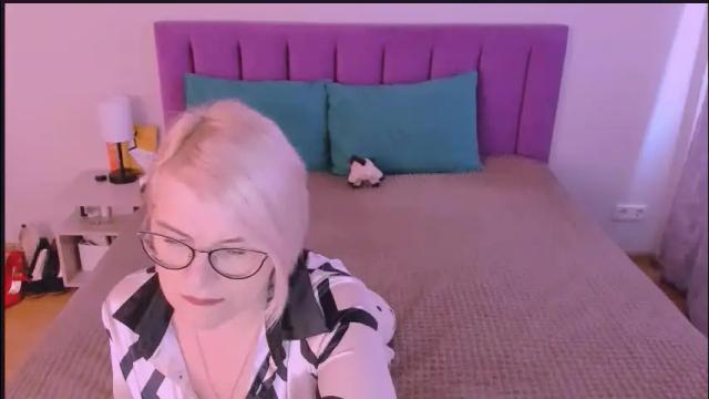 Image 4 of sabrinamacmarren Stream on Chaturbate on 1 month ago